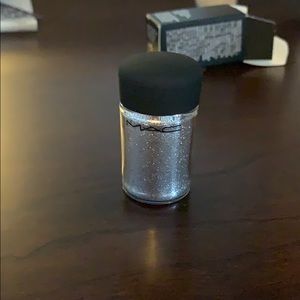 MAC glitter. Platinum. Never opened.